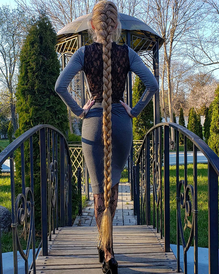 alena kravchenko 6 feet long hair 1 5e0b5f653c5e0 png 700