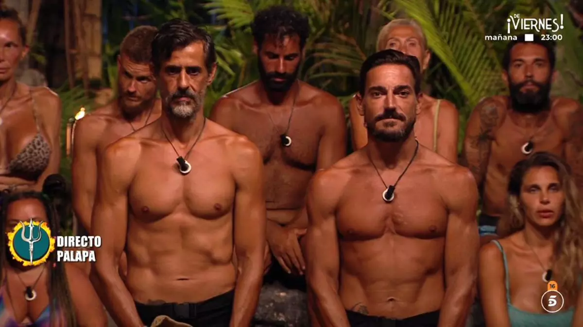 Concursantes de Supervivientes en la palapa