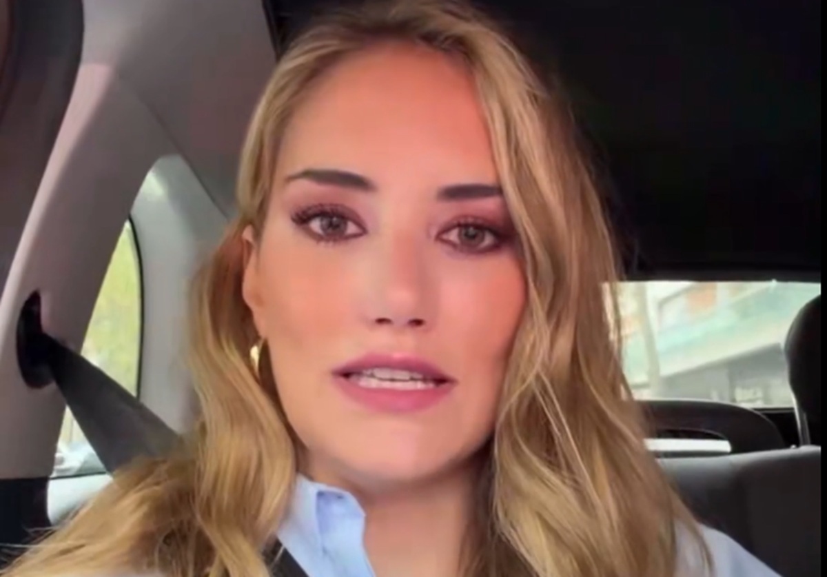 Alba Carrillo habla a cámara desde un coche