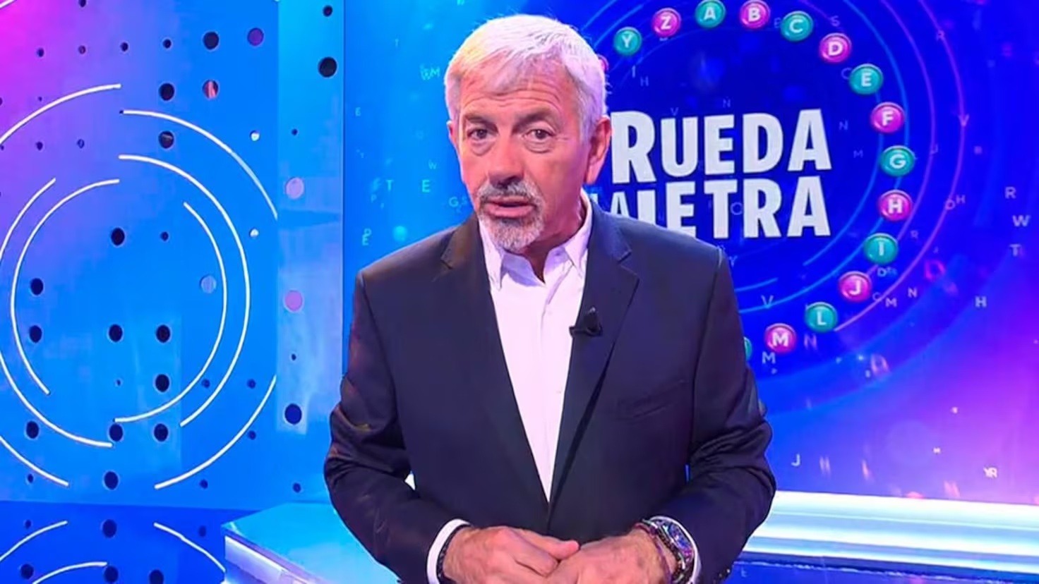 Carlos Sobera en el plató de Rueda la letra