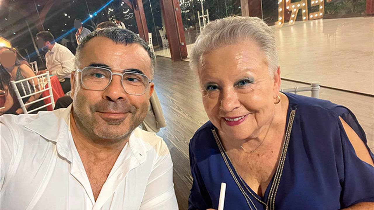 Jorge Javier y su madre en una fotografía familiar