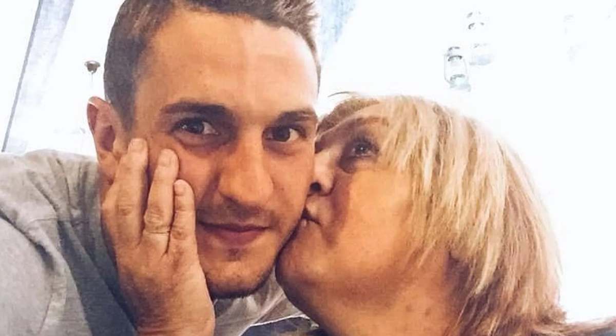 Koke Resurrección junto a su madre