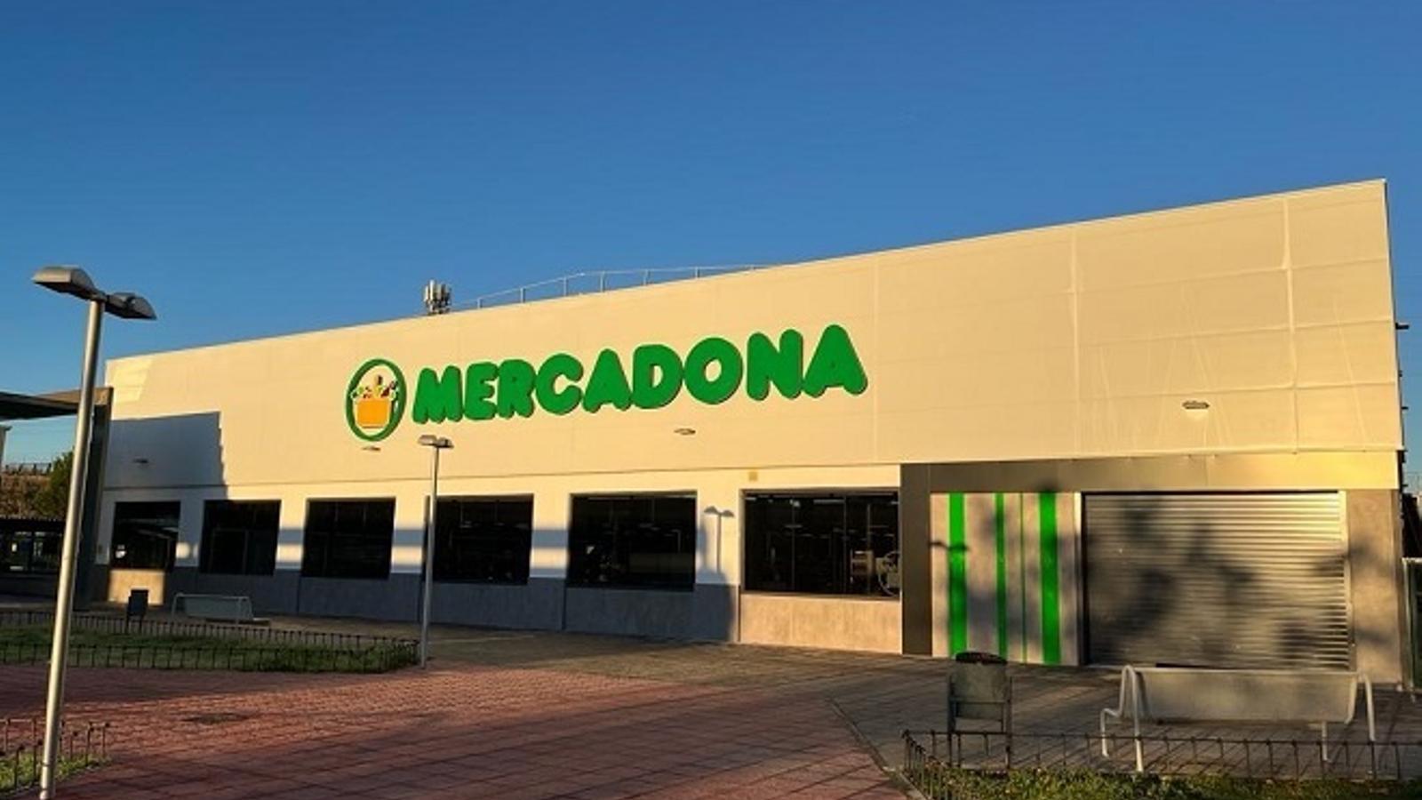 Fachada de un supermercado Mercadona
