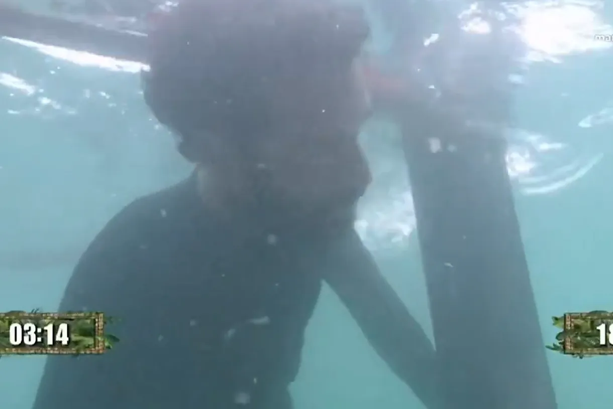 Omar Sánchez durante la prueba de apnea