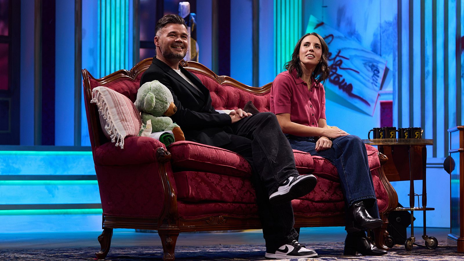 Gabriel Rufián e Irene Montero en el sofá de La Revuelta