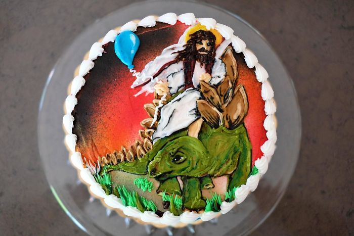 Mi hermano le pidió de broma a mi madre una tarta con Jesús cabalgando un estegosaurio